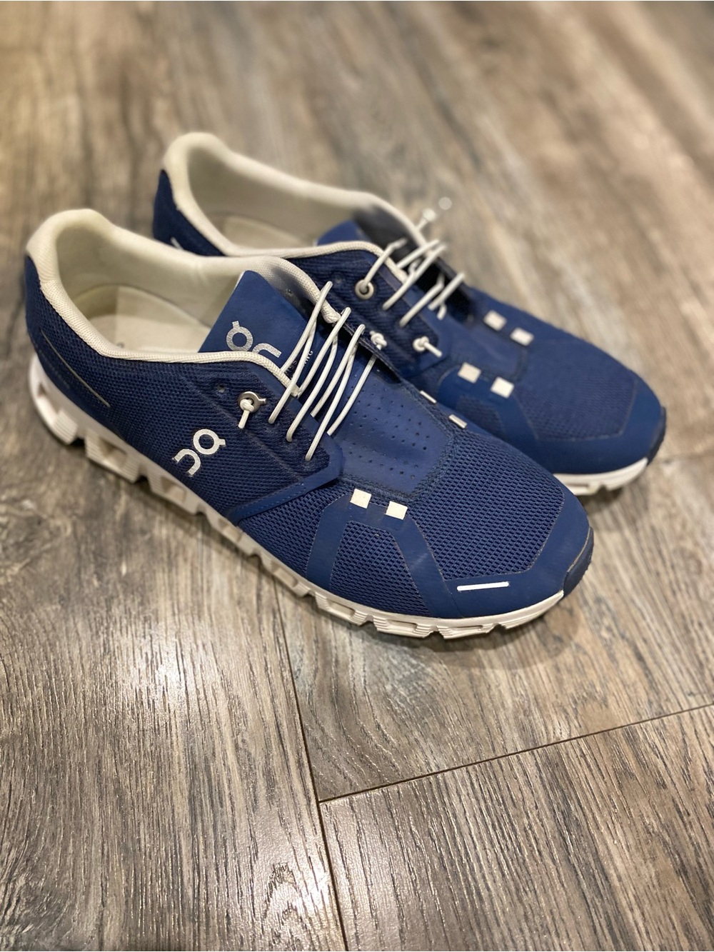 Woman's onclouds size 11